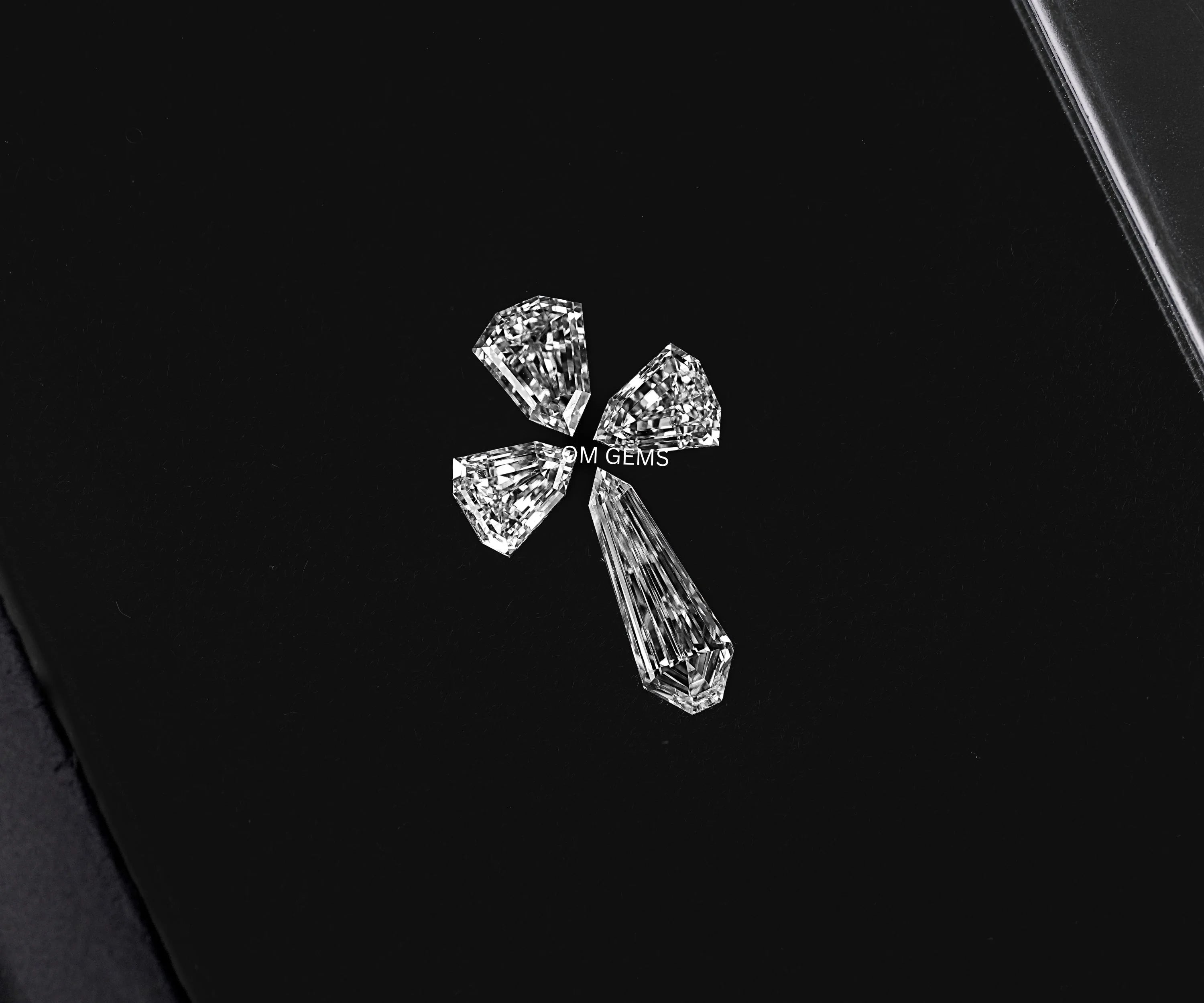 1.11 CT Christ Cross Diamond Set