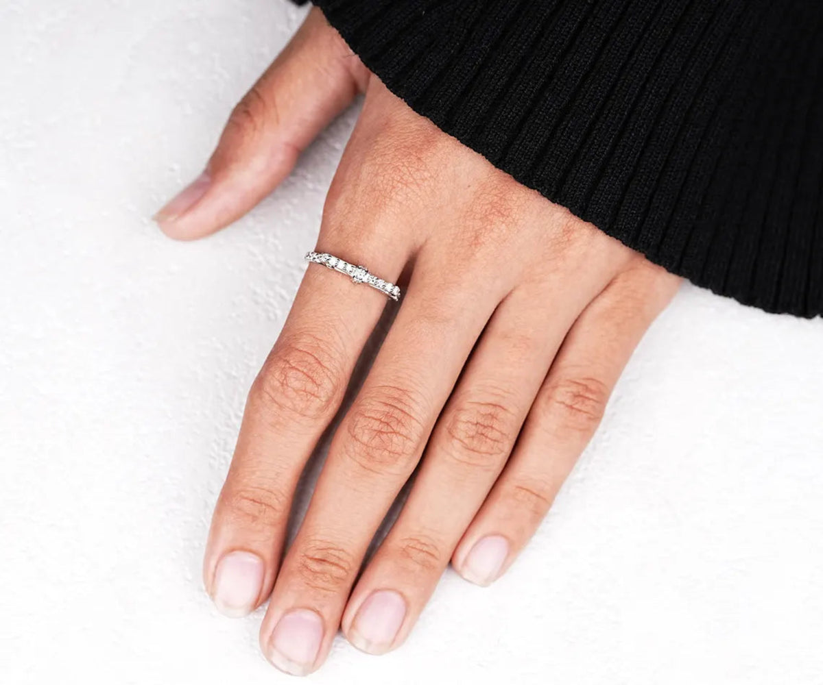 Bow Knot Pavé Round Shape Lab Grown Diamond Anniversary Ring