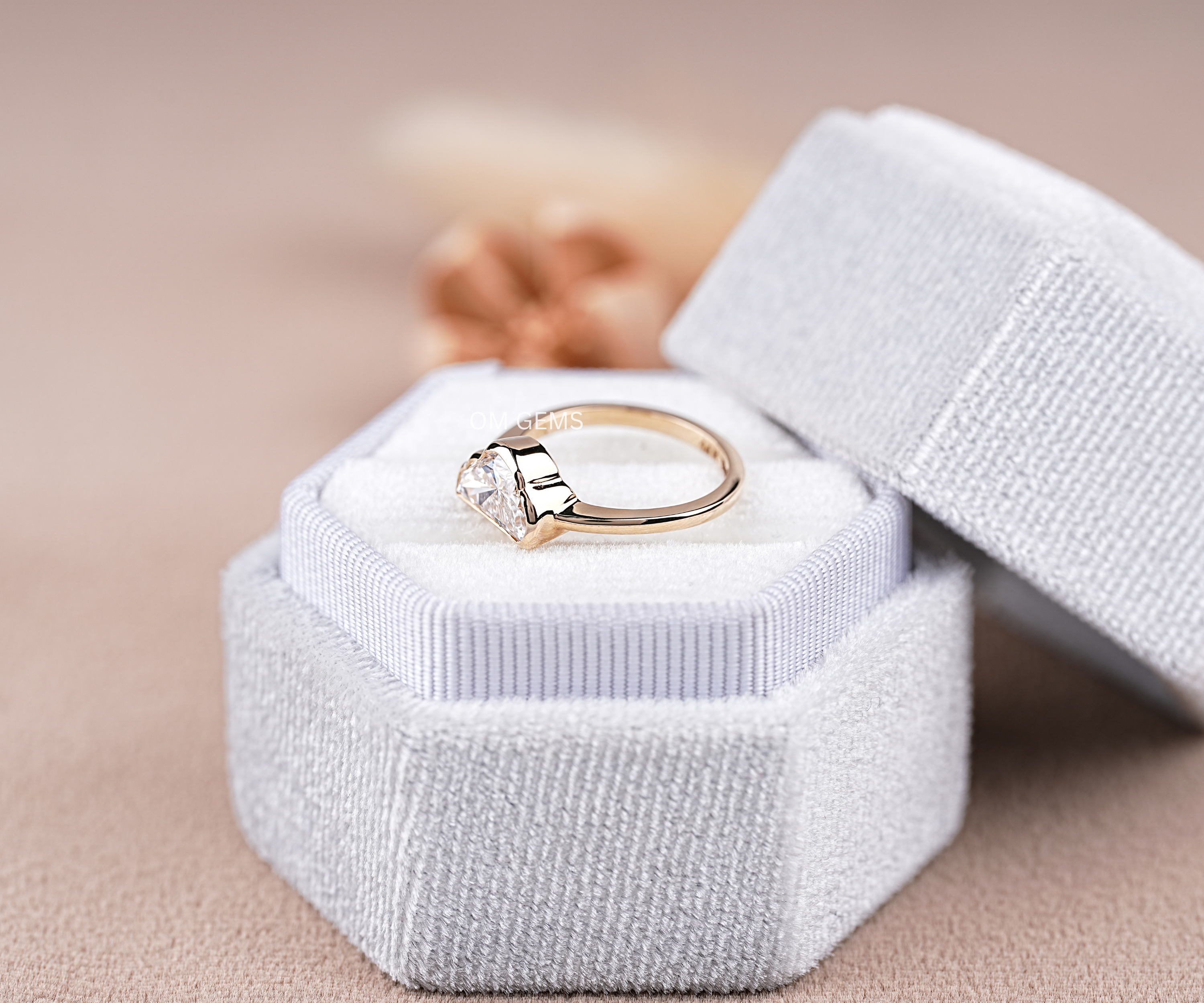 18k Yellow Gold Bezel Set Cloud Shape Lab Grown Diamond Ring