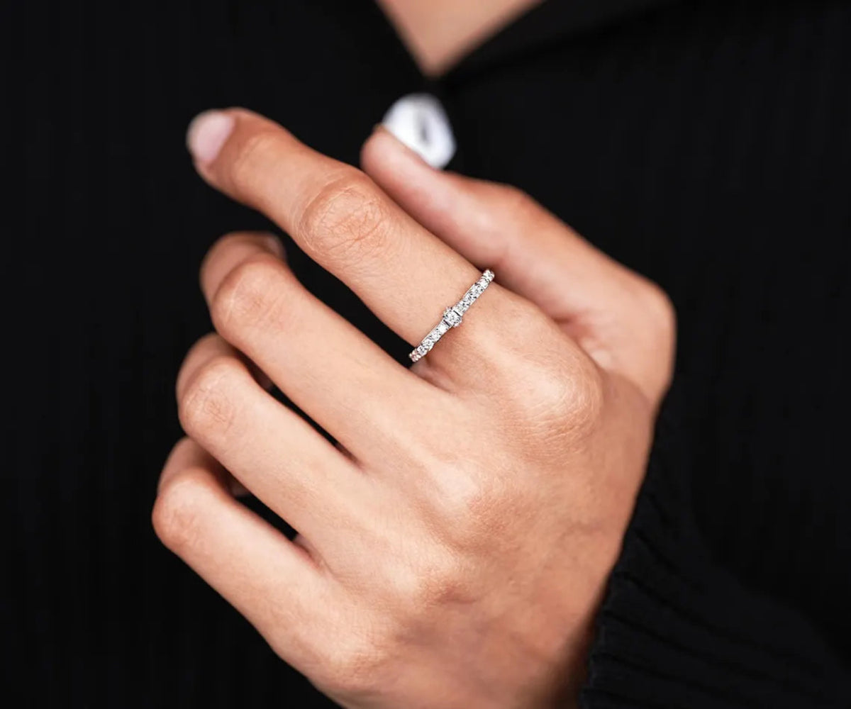 Bow Knot Pavé Round Shape Lab Grown Diamond Anniversary Ring