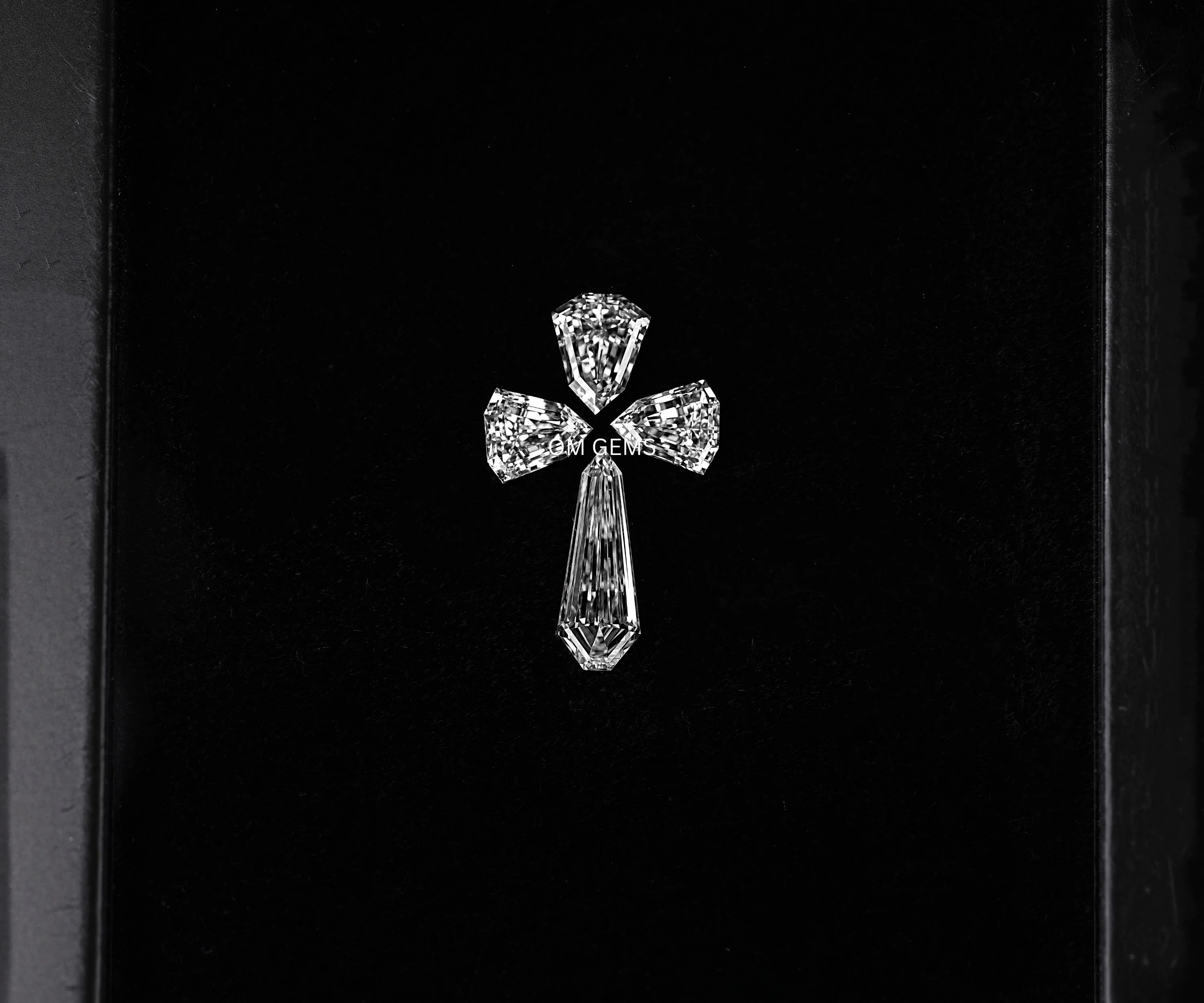 1.11 CT Christ Cross Diamond Set