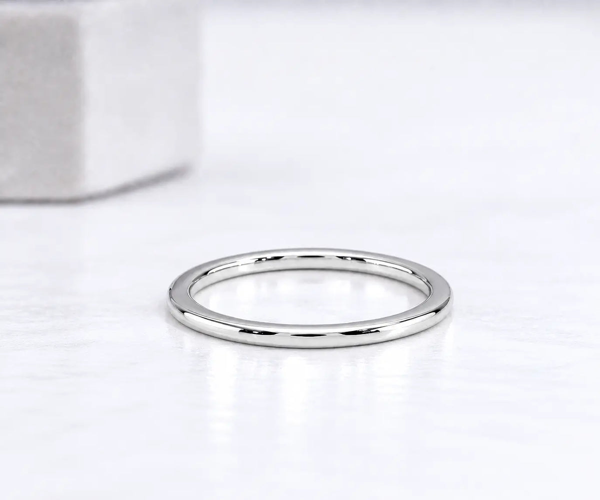 Scalloped Pavé Round Lab Grown Diamond Wedding Band