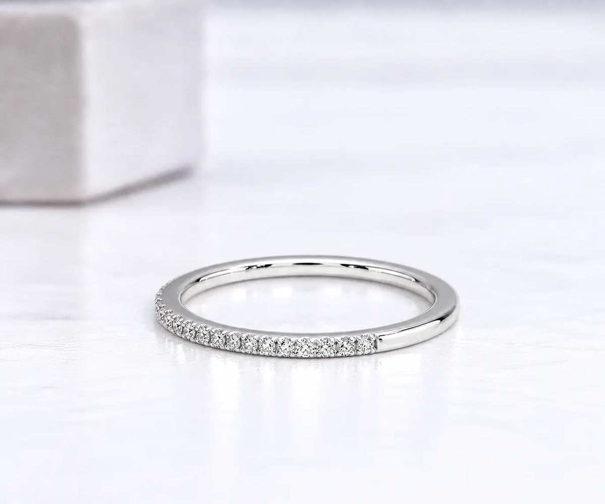 Scalloped Pavé Round Lab Grown Diamond Wedding Band