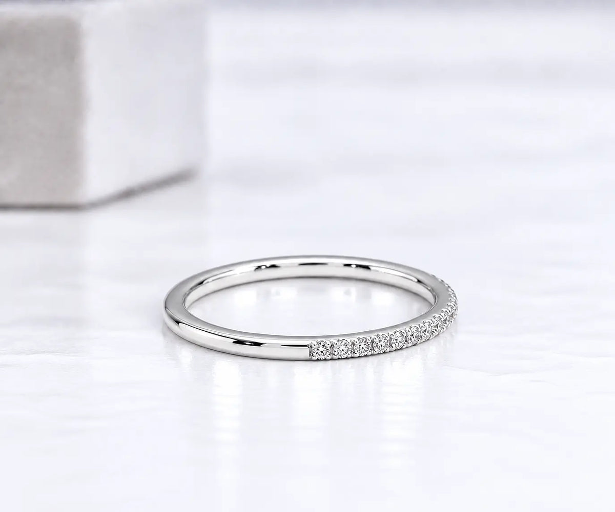 Scalloped Pavé Round Lab Grown Diamond Wedding Band