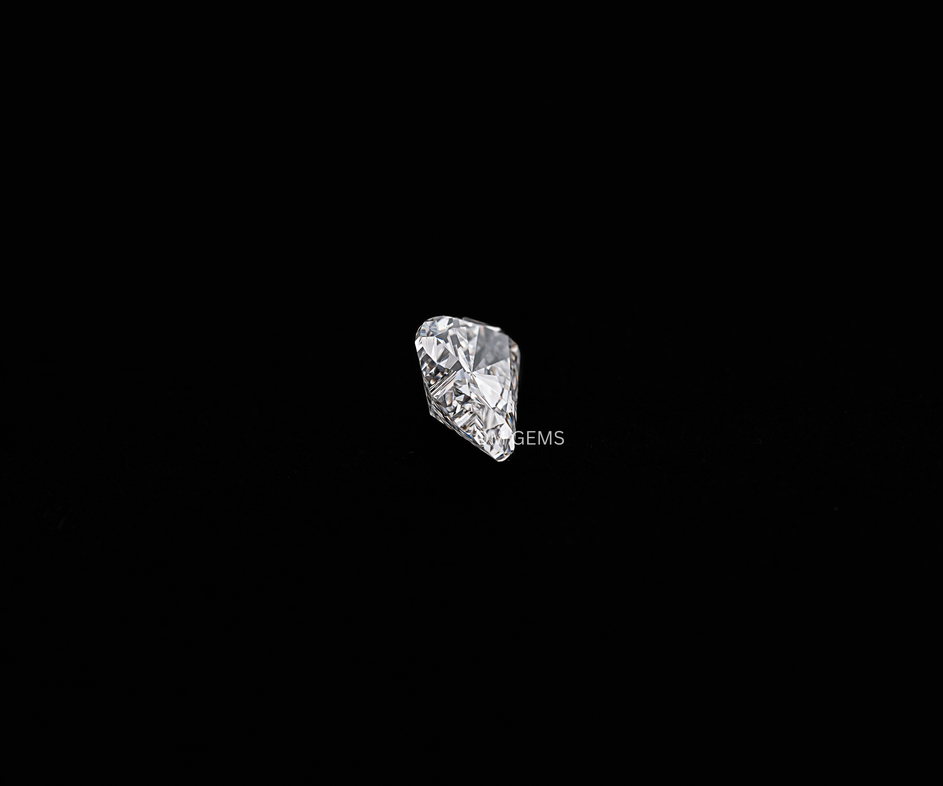 Cloud Shape Lab Grown Diamond With 3.70 MM Thickness 