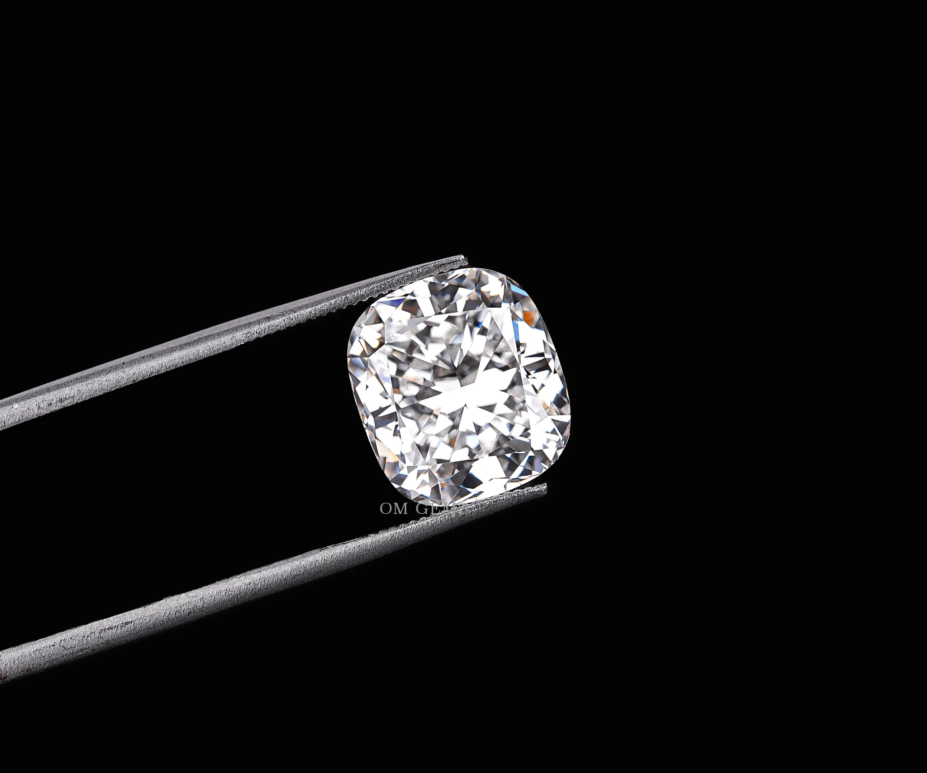 4.91 CT, Cushion Modified Brilliant Cut Loose Diamond