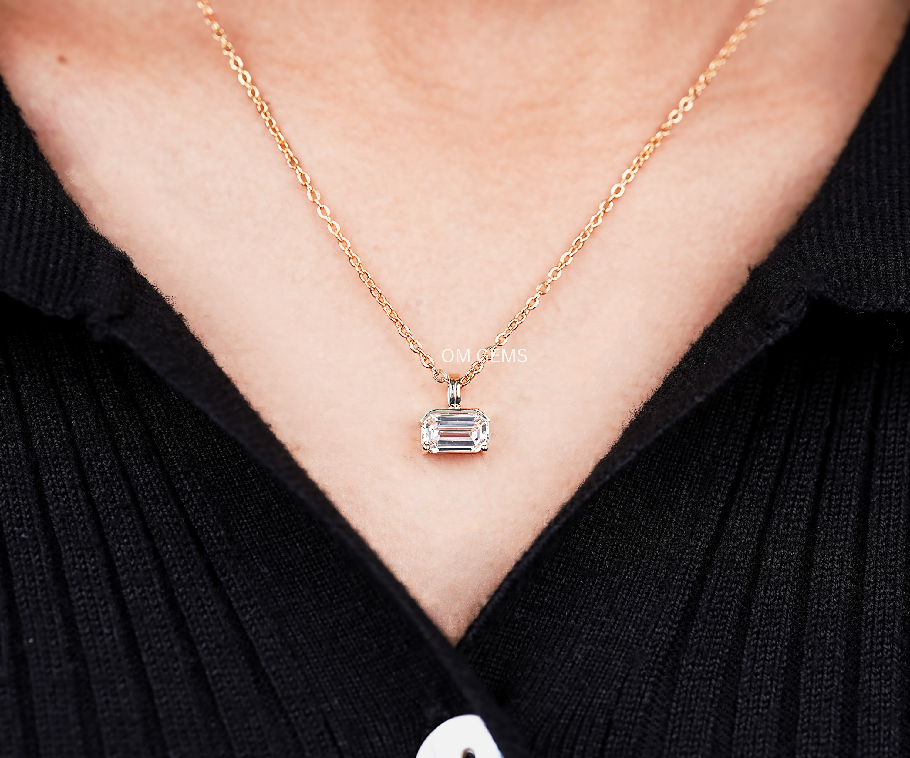 14k Yellow Gold East-West Pendant 