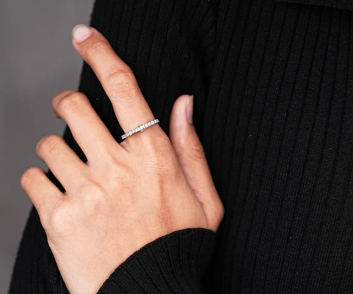 Bow Knot Pavé Round Shape Lab Grown Diamond Anniversary Ring