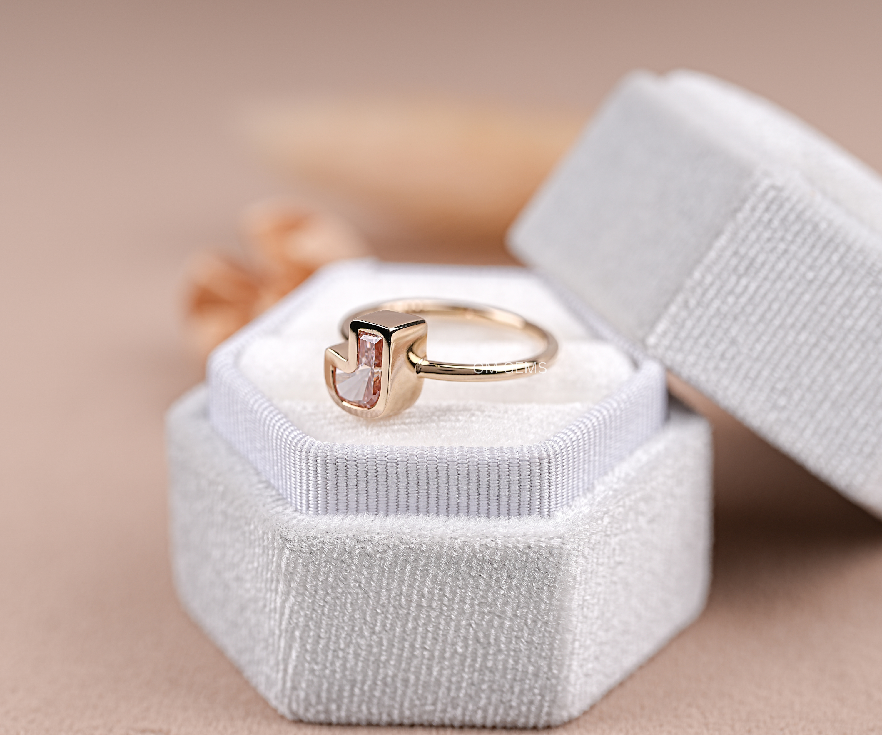18k Yellow Gold Lab Grown Pink J Alphabet Diamond Initial Ring