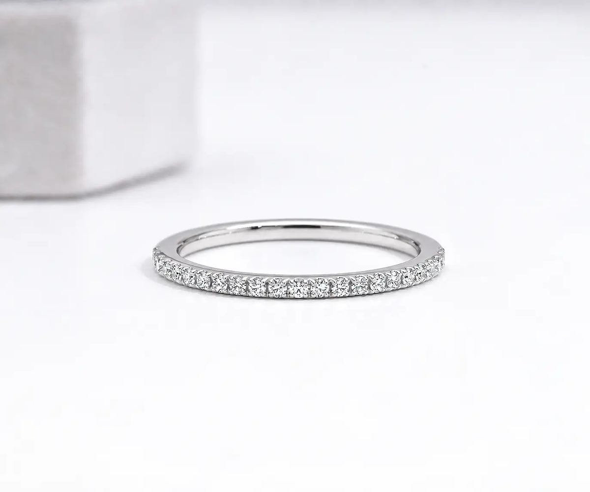 Scalloped Pavé Round Lab Grown Diamond Wedding Band