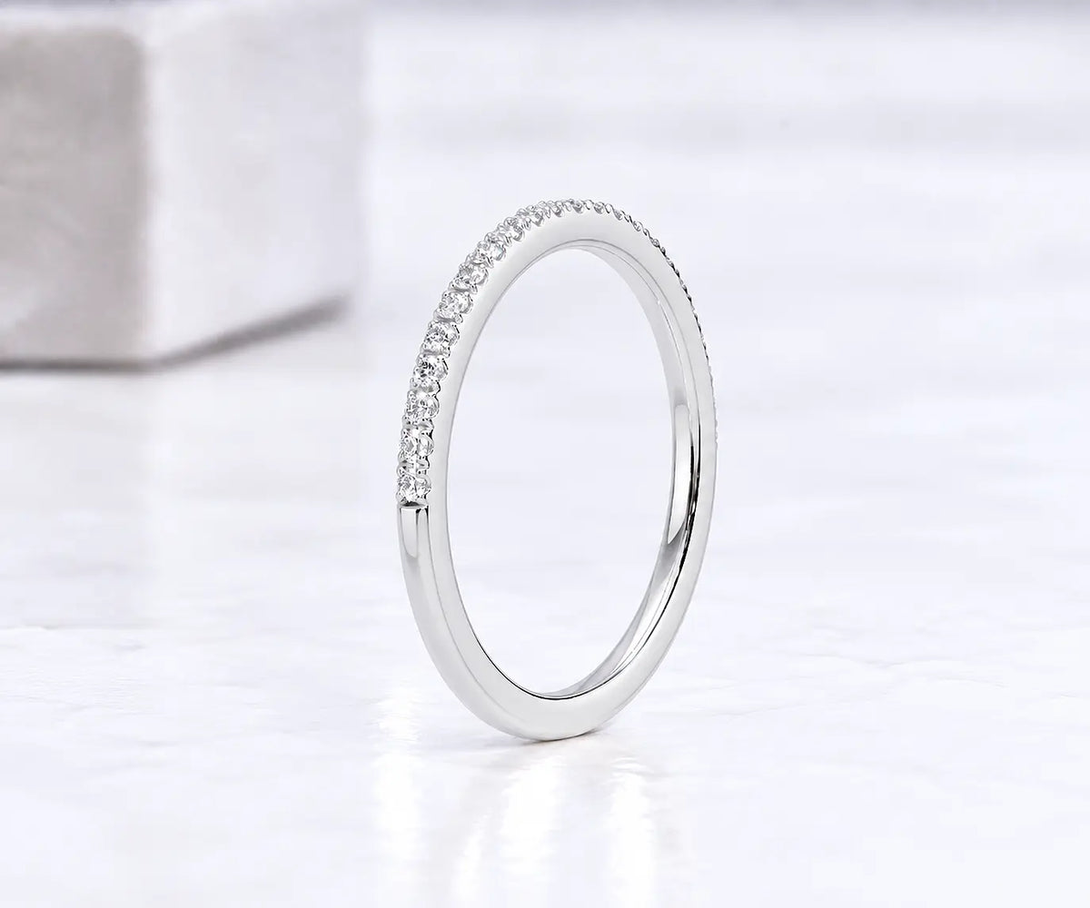 Scalloped Pavé Round Lab Grown Diamond Wedding Band