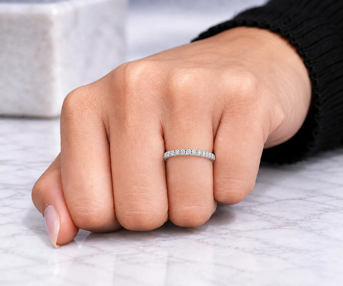 Scalloped Pavé Round Lab Grown Diamond Wedding Band